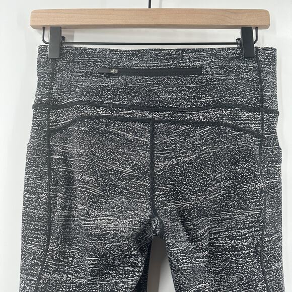 Lululemon Pace Perfect Crop in Air Time White Black / Black Size 8 - Picture 6 of 13
